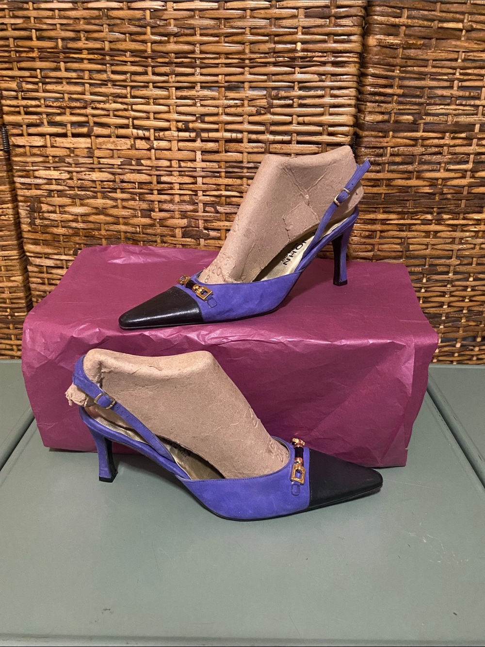 Vintage GUC St. John black & electric blue/purple suede sling back heels 9